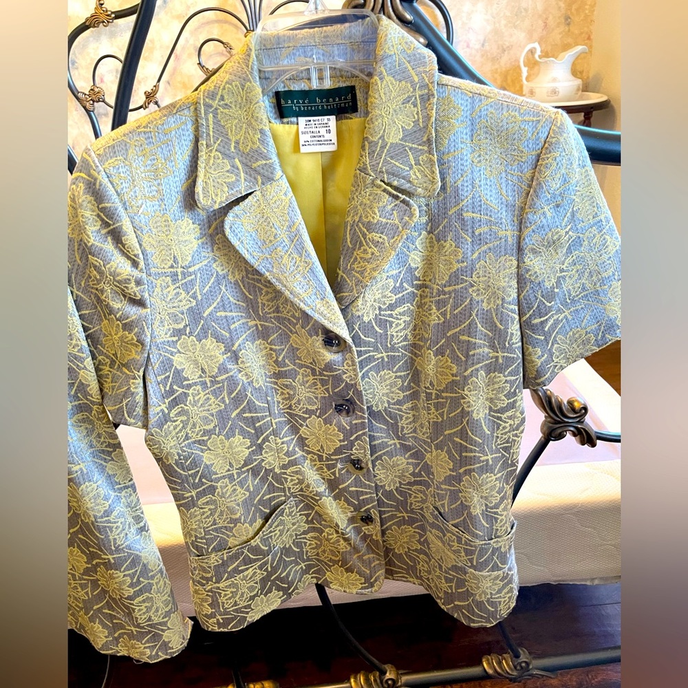 Harve  Bernard business suit